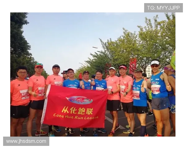 当跑鞋邂逅千年傩面：贵马赛道上演非遗时尚秀(2)